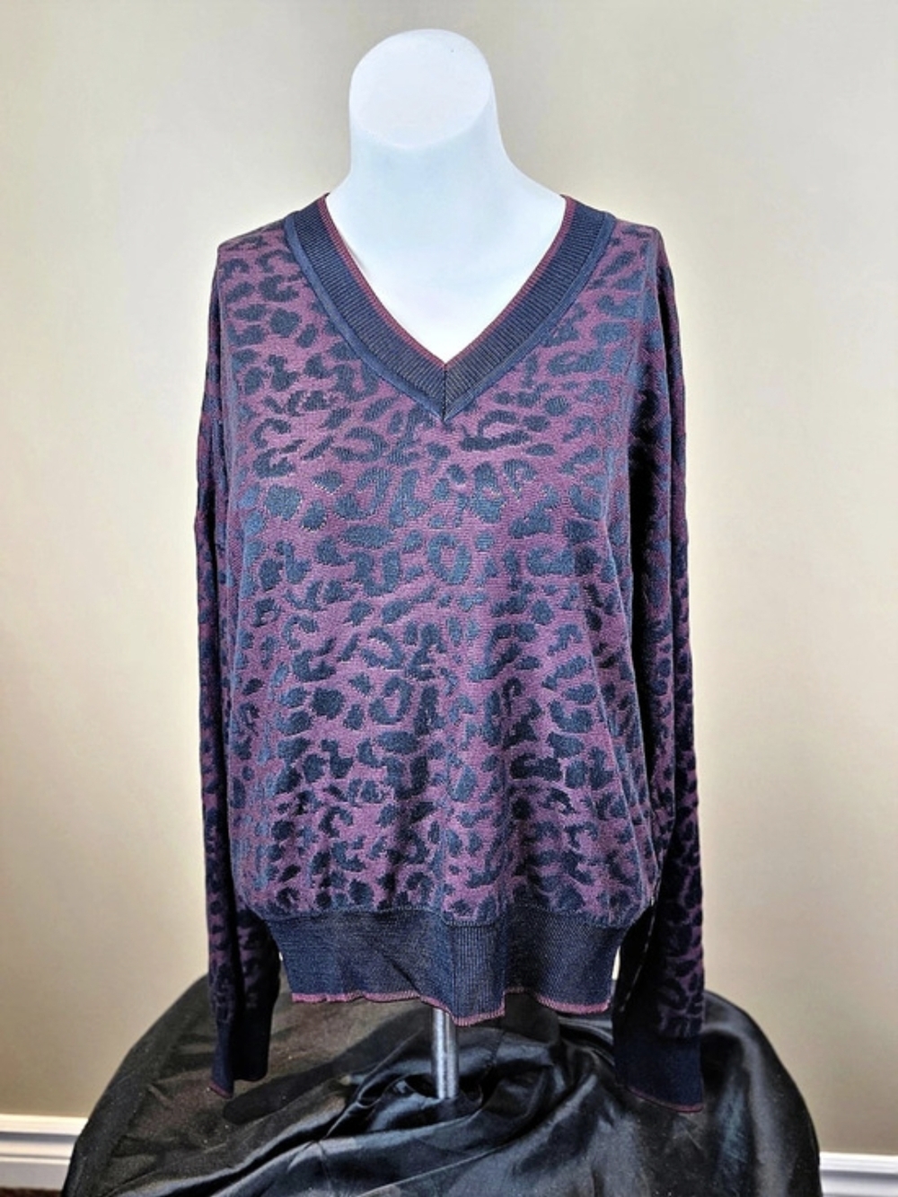 Size Med Scotch & Soda Animal Jacquard V-Neck Sweater Bordeaux Leopard Print